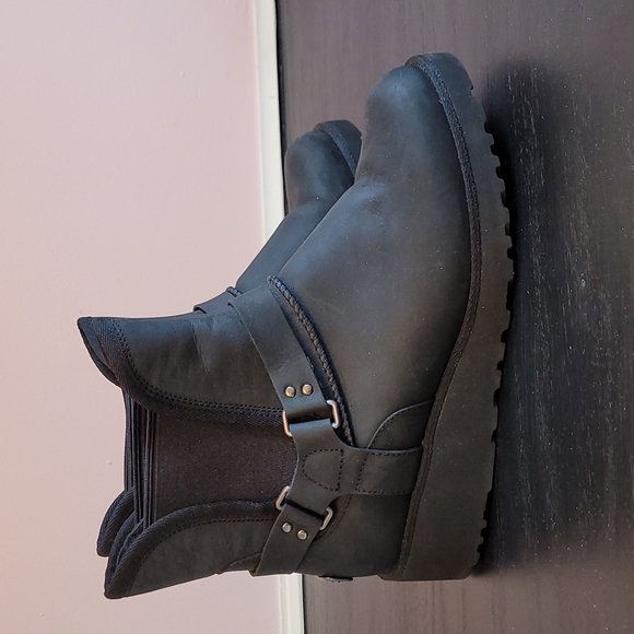 UGG Shoes - NWOB UGG black Glen boots